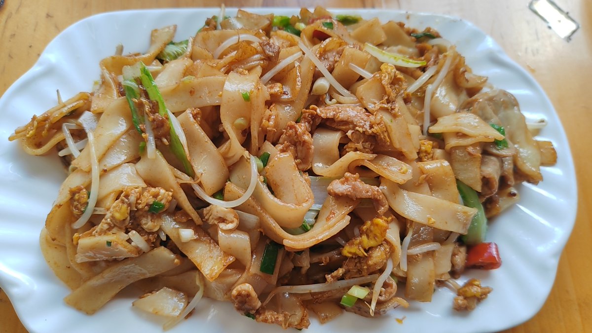 Barman2202's tweet photo. Savor the bold flavors of Thai Street Food! Try our crispy Pad Thai with peanuts, lime u0026 fresh herbs—tangy, sweet, savory all in one bite. Available now for takeout/delivery! #ThaiCuisine #FoodieHeaven https://t.co/nKOg1JHHlk