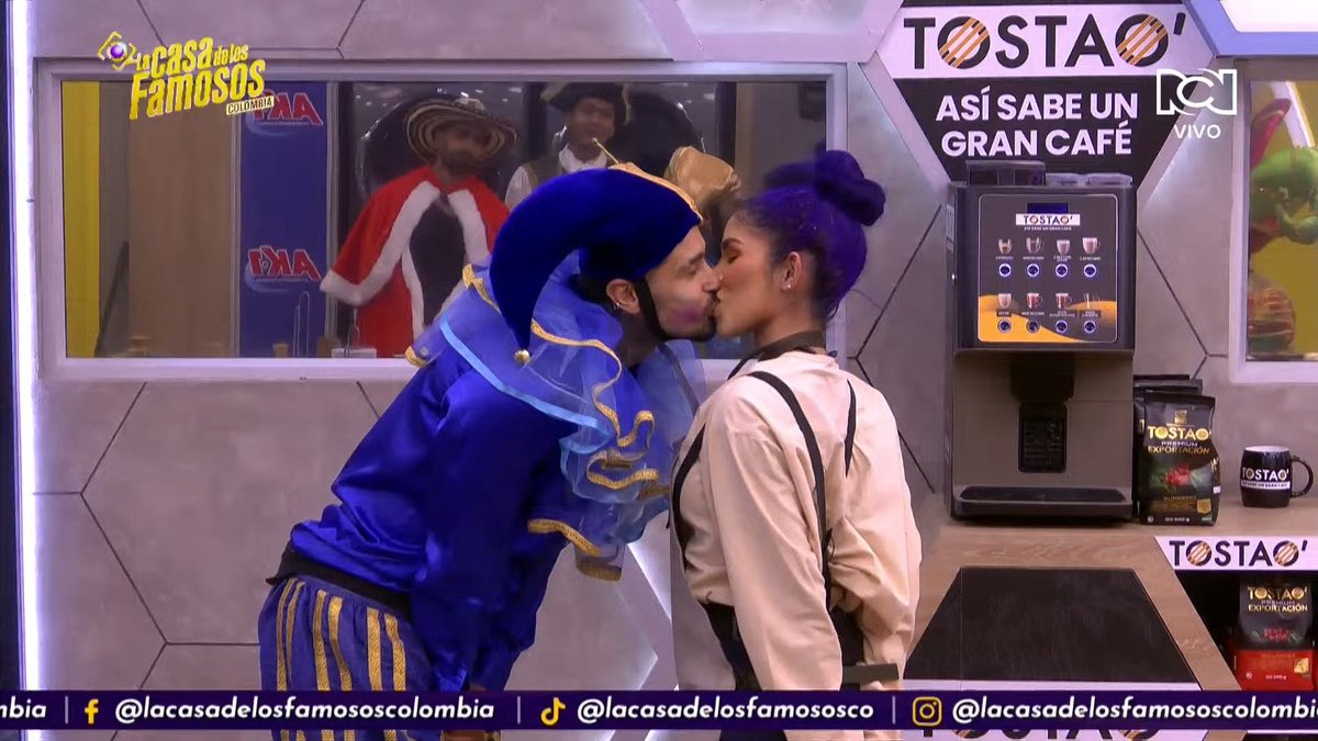 se coquetean, se abrazan, se hacen chistes sexuales, se gustan y ahora se besan ahhh pero ella no es infiel #LaCasaDeLosFamososCol #LaCasaDeLosFamososCol3