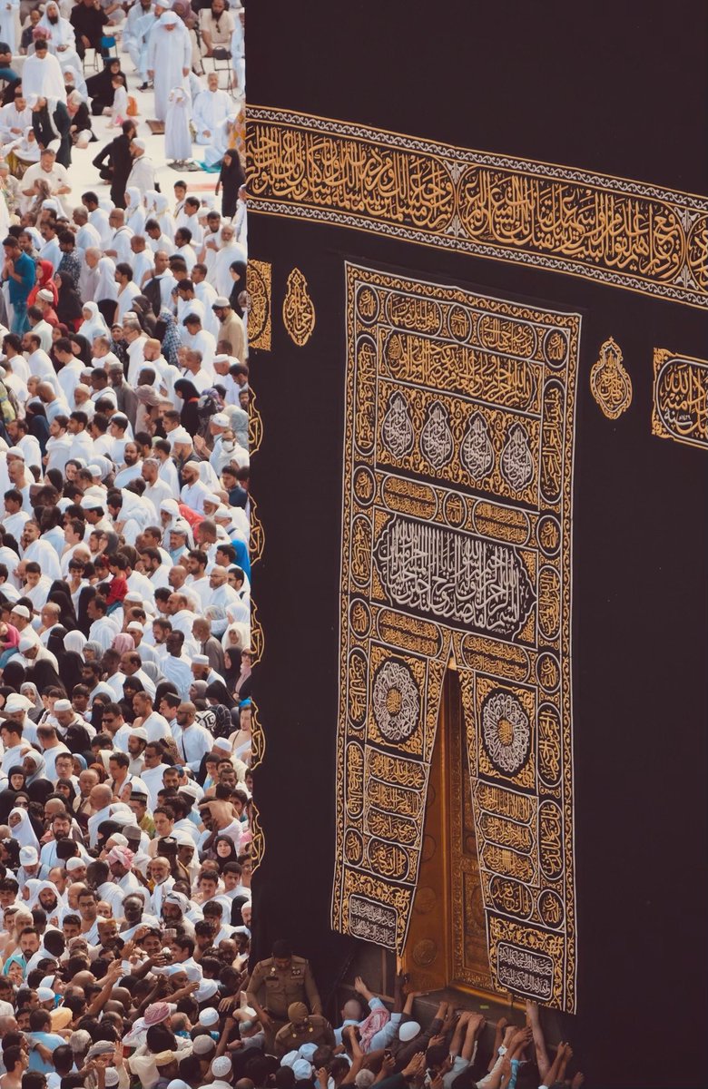 يا حي يا قيوم برحمتك أستغيث، أصلح لي شأني كله ولا تكلني إلى نفسي طرفة عين.  
اللهم آمين لكل من قالها 🙏🔥