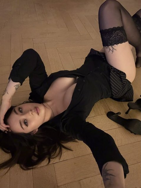 WB_BetaBreaker's tweet photo. nghhh just got absolutely fucking broken by @ttmann15 daddy completely had control of me every second of the battle, sending fav after fav, then going for the kill with my tops 😵‍💫im so fucked n edged rn begging to cum for them 🐶 wuff wuffff #wankbattle #gooner #wankchat https://t.co/xRysm1yKSL