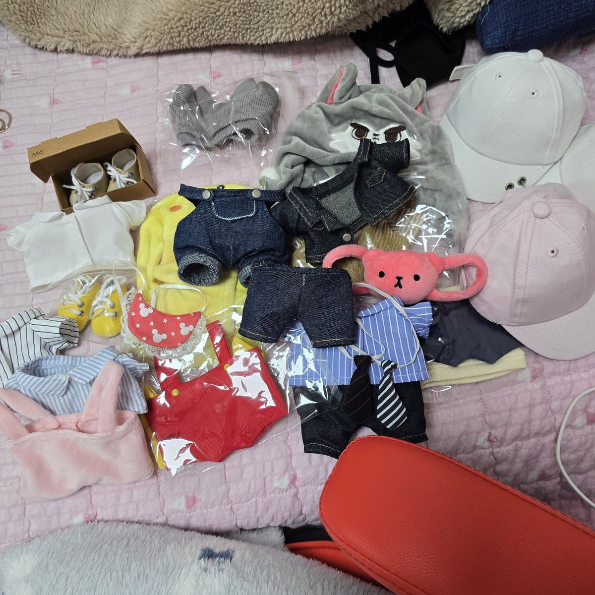 kgfg05's tweet photo. 덤으로 그냥 드립니다!! https://t.co/zkfmXUzHYQ
