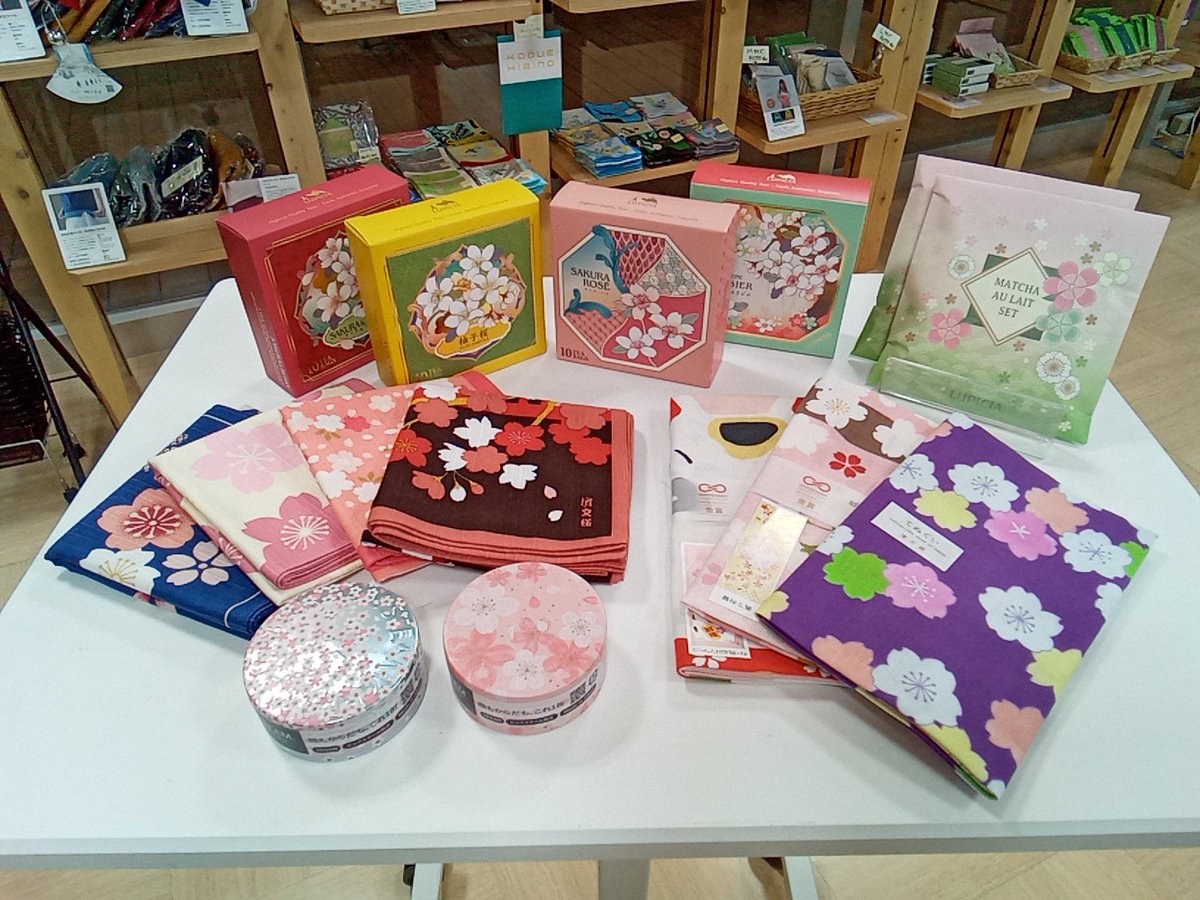 1_kyodo's tweet photo. まもなく🌸🌸開花🌸🌸ですね！
#神保町いちのいち のさくら商品を集めてみました！
一足早くさくらを感じてみませんか？

#経堂コルティ
#三省堂書店経堂店
#ルピシア　
#濱文様
#スチームクリーム https://t.co/UHUEUnOLCi