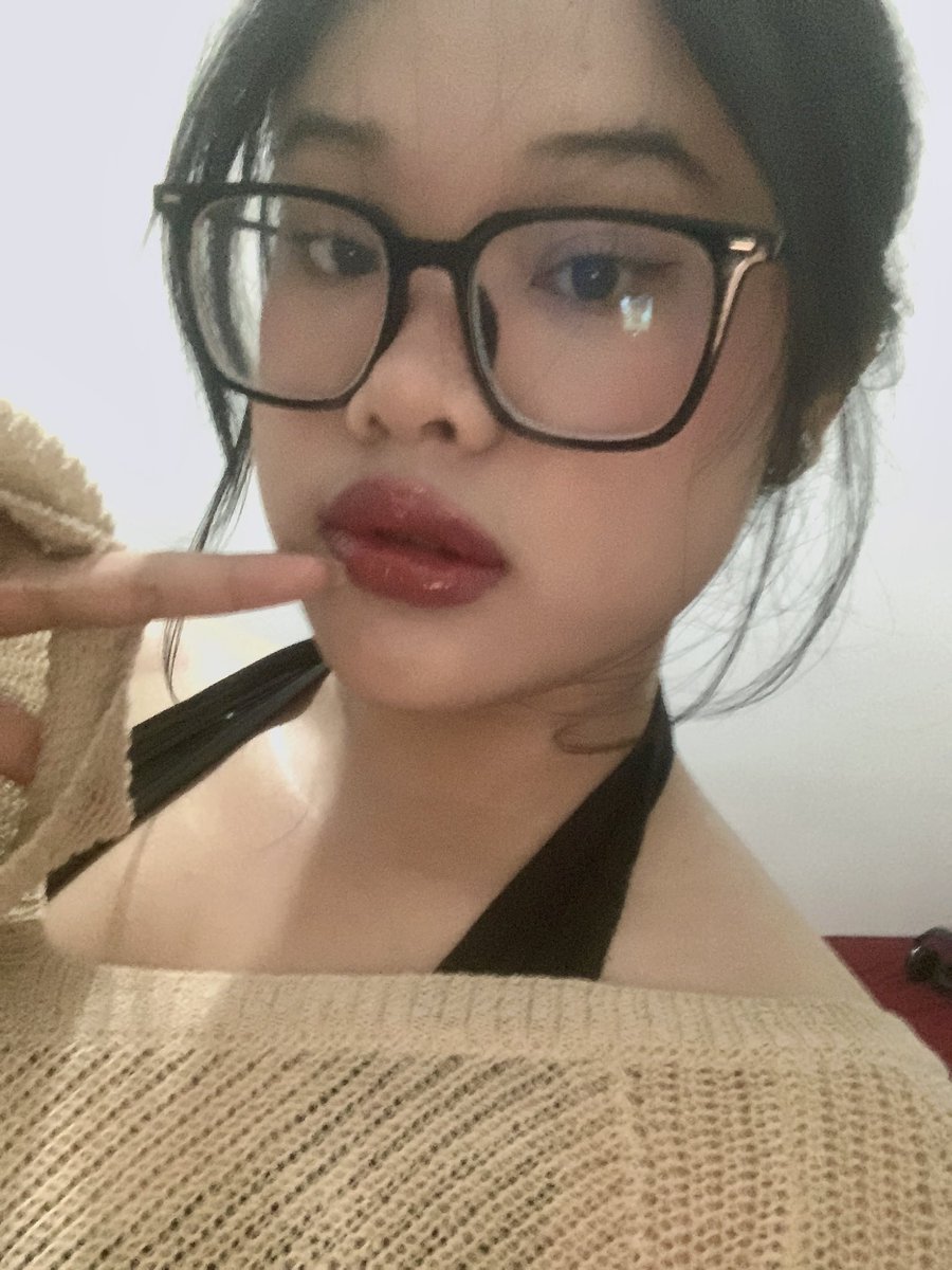 thisisaleeza's tweet photo. feelin hella cute🤓🧏🏻‍♀️ https://t.co/3x9N2FCcCz
