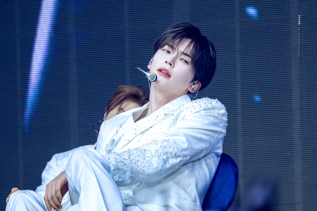 𝐅𝐄𝐕𝐄𝐑 tweet media