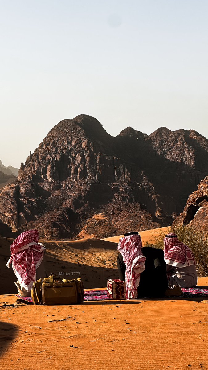 7nn_77's tweet photo. فطور بين #جبال #حسمى 🏜️♥️ https://t.co/IxotKi9ytn