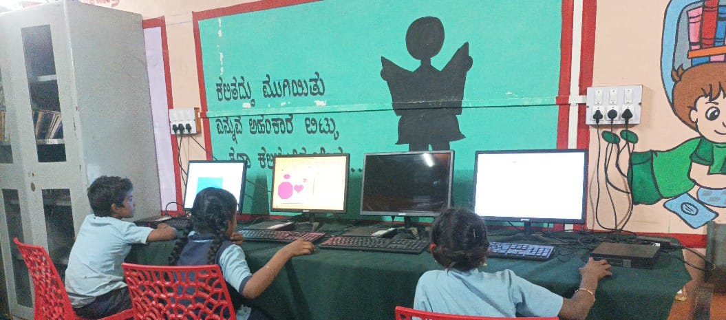 apnipathshalain's tweet photo. A room filled with focus and learning.
Young minds exploring computers. 

https://t.co/OAUsB1RKq5 
#Apnipathshala #StudentsInAction #LearnCreateGrow https://t.co/QkQwWyepiL
