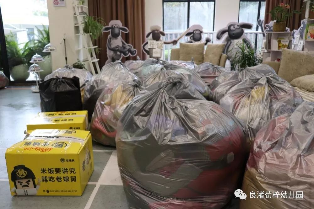 KleverGa93's tweet image. "Sorting old stuff Don’t toss—donate, repurpose, or treasure!  Small acts keep memories alive and reduce waste. #DeclutterWithPurpose"