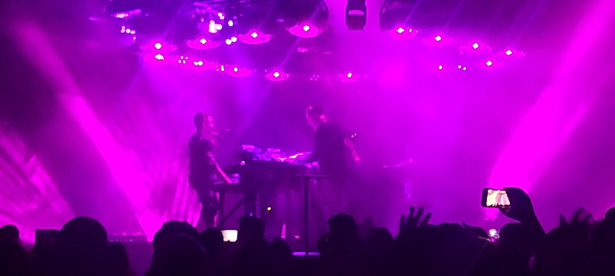 evil_toast916's tweet image. #NineInchNails killing it tonight in Sacramento!
#concerts #golden1center