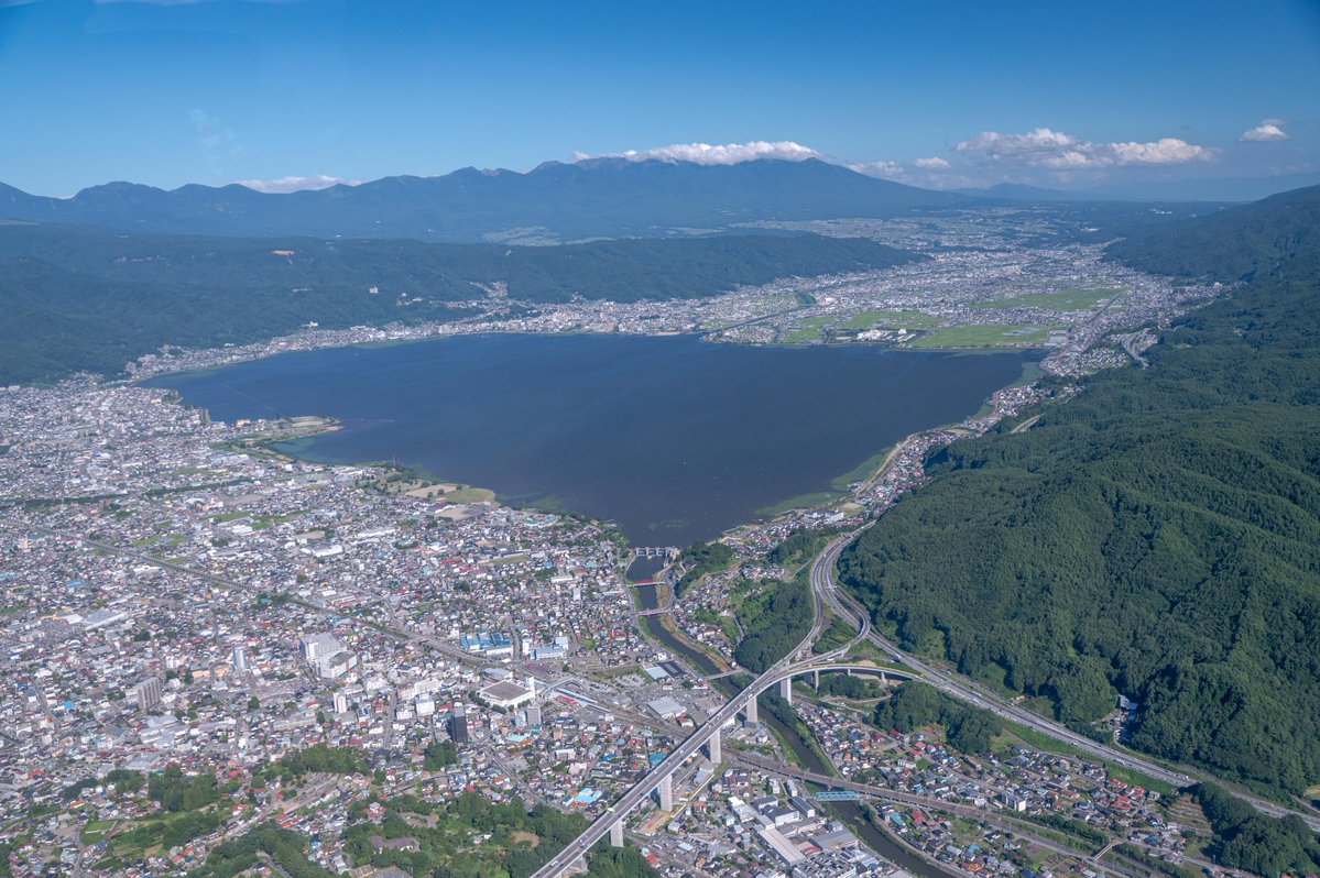 天竜川の始まり】 天竜川は、長野県、愛知県、静岡県を経て太平洋へ