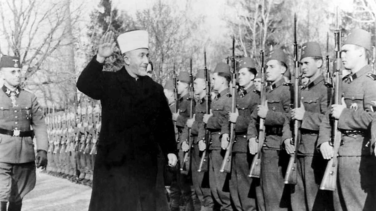 Palästinensische Autonomiebehörde preist Großmufti al-Husseini als Vorbild. Indem Abbas‘ Autonomiebehörde eine Mehrzweckhalle nach dem Hitler-Verbündeten und NS-Kriegsverbrecher benennt, sendet sie ein Zeichen, wer für sie als Held gilt. (Stefan Frank)
mena-watch.com/?p=145652