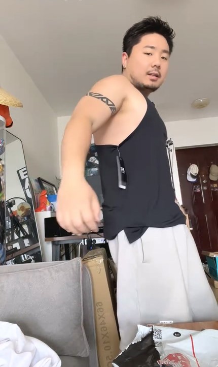 Hairy walker tweet media