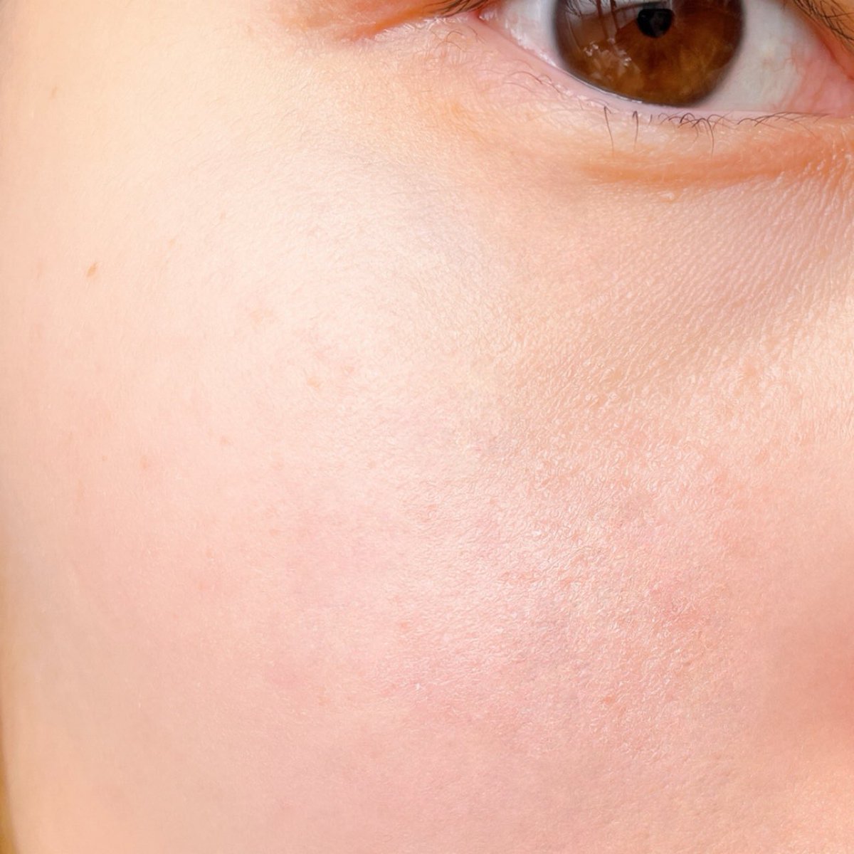 ✩︎⡱ エスプリーク様から提供頂きました

ラスティングセラムベース

01ピンクベージュ
02ラベンダー

3月16日発売

セラミド仕込みの美容液下地
結構サラサラ系だから伸びも良くて厚塗り感もないから使いやすい◎私はトーンアップして透明感を与えてくれるラベンダーがお気に入り💜