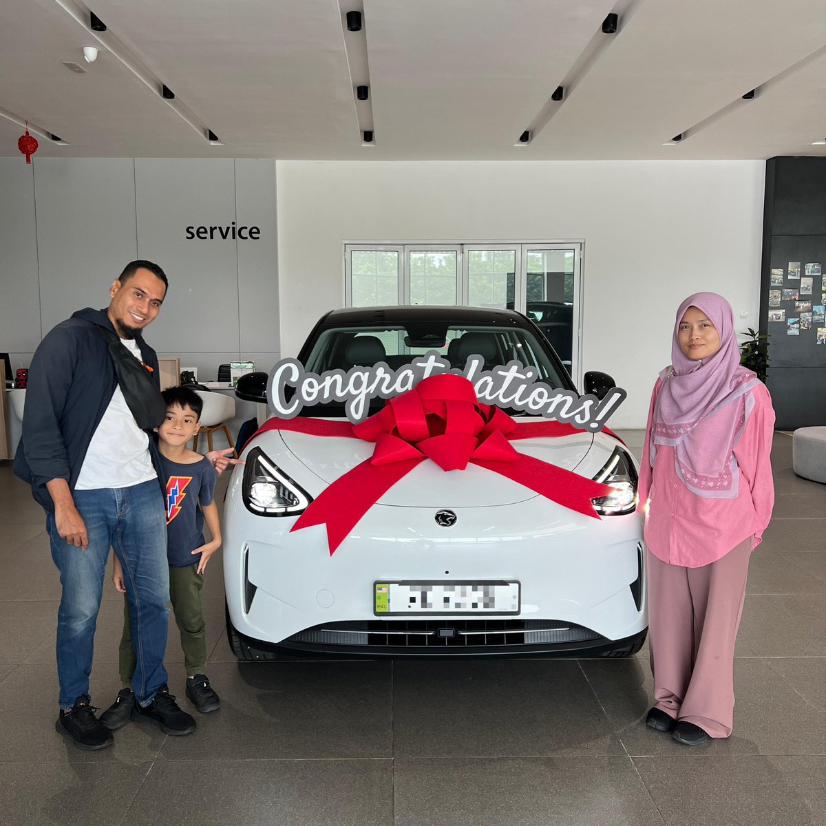 faiztasnim1's tweet image. Congratulations!🥳 
.
MS FARAWAHIDA BINTI ABU ZAHARIN🤩
.
On your new purchase Proton e.MA5 Premium Moonstone White and welcome to e.MAS Family!🚗🚙
.
faizwheelcorpevsetiaalam.com
.
Interested with the Proton eMAS: wasap.my/601111766149/P…
.

#ProtoneMAS #protonemas5