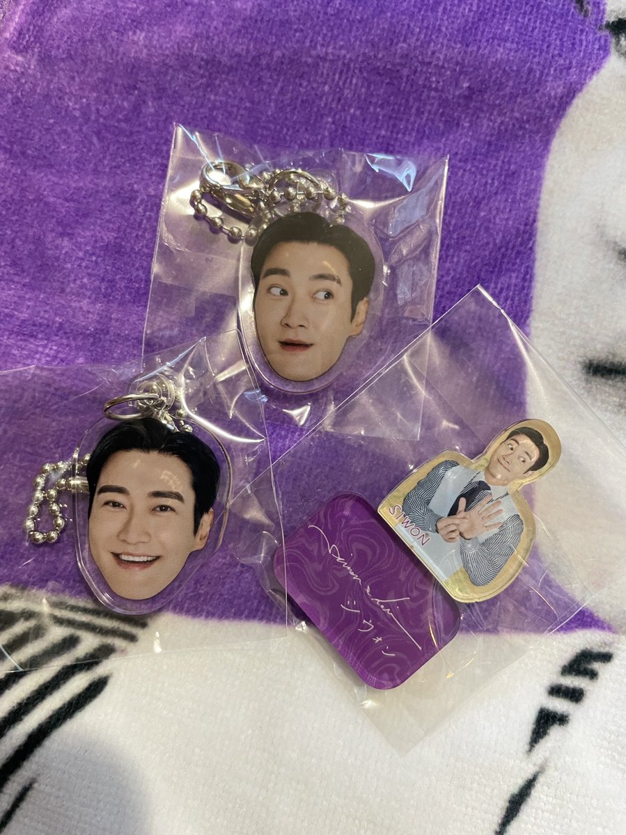 mi___926's tweet photo. 2023.0317スパショ9から3年。私がsuper juniorの現場に初めていって、底が見えない沼にハマった記念すべき日🖐🏻💙✨まだまだ推し事ルールに疎いし無知なことだらけだけど、自分のペースで気楽に楽しく推し事楽しみます🫱🏼‍🫲🏻💙みんなが平和に楽しく推し事できますよーに😌（最近の色々を込めて） https://t.co/Do50zsnL4W
