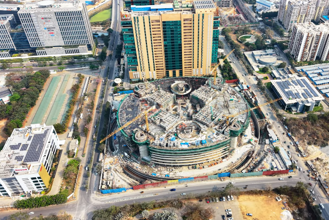 ChennuSridhar's tweet image. Construction update: Google Hyderabad campus 🇮🇳

Google’s upcoming 3 million sq ft elliptical campus will be its largest owned building outside Mountain View

#Hyderabad #Google #TechIndia

📷 : Hyderabad Now/ahmm