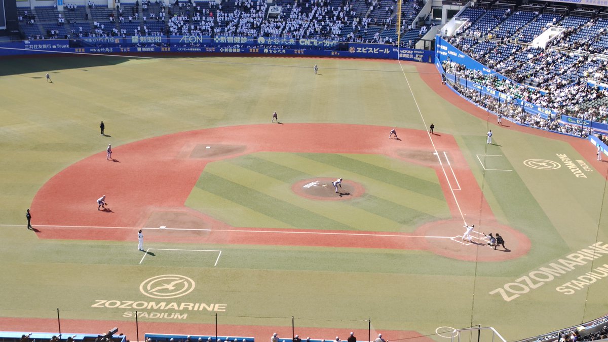 mdrigrs's tweet photo. 晴れて来た

初マリンスタジアムで驚いたのは、外野席の向こうに海が見えること

平日のオープン戦でこの盛り上がり✨️😆 https://t.co/8BkcAbb5NP