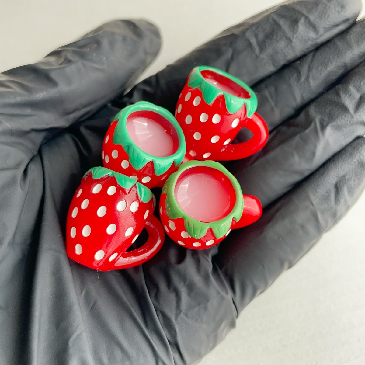 マグカップの中はいちごプリンにしてみました😊🍓
おそらく中は見えなくなってしまうんですが、いちごパフェになるので味をご想像いただきたくて🥰🫶