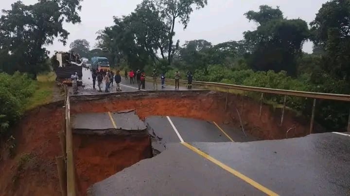 DiggersOfNews's tweet photo. PPP roads are looking like public scams https://t.co/sn2XMamXXJ https://t.co/59R5WLwUeK