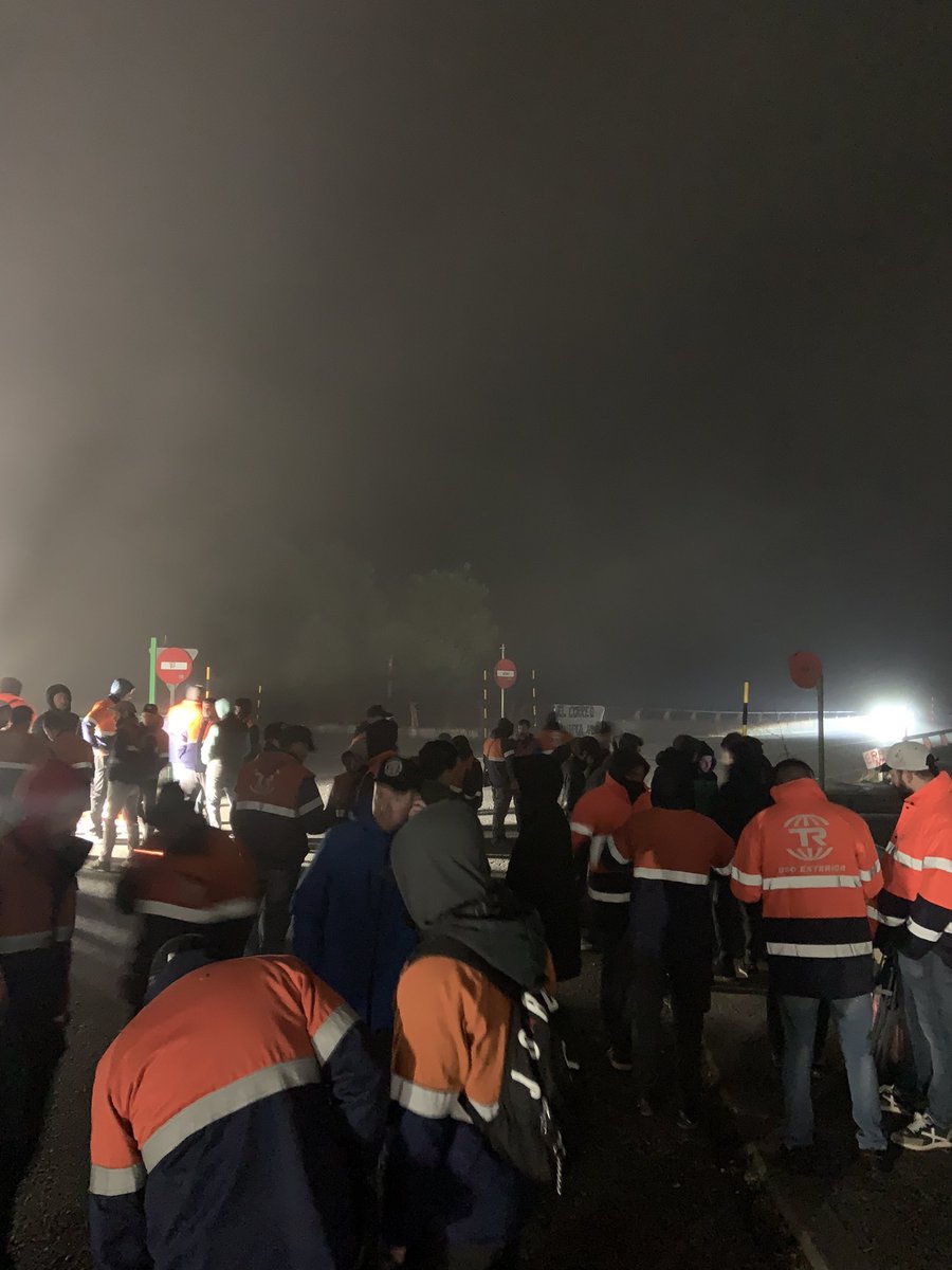 🔴 Greba orokorra Hego Euskal Herrian 

Hasi dira gaurko greba-eguneko piketeak eta aldarrikapen-ekintzak.

Zuzeneko jarraipena egiten ari gara gure web-orrian:

🔗 gedar.eus/aktualitatea/g…