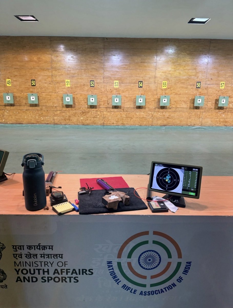ज़िंदगी में उतार चढ़ाव तो जायज़ है, बस आगे बढ़ते रेहना हमारे हाथ में है 🤷🏻‍♀️

तो इंतज़ार किसका कर रहे हो? 

Stop comparing and keep working hard💪🏻

#midweekmotivation