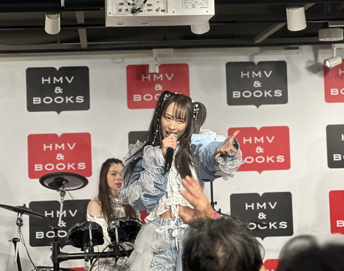 ExTea08's tweet photo. 投稿が遅くなりましたが...
2026.3.4はここでした👇
RiskyMelody♪
「Go! Fight! Win！」リリース記念イベントミニライブ＆特典会
@HMV&amp;BOOKS SHIBUYA
久しぶりのリスメロCD💿リリース❗️
これからの時期にぴったりの曲で良き😉👍 たくさん聴こう♪
#RiskyMelody https://t.co/rtbJlu4EOD