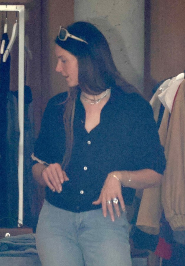 Lana Del Rey France tweet media