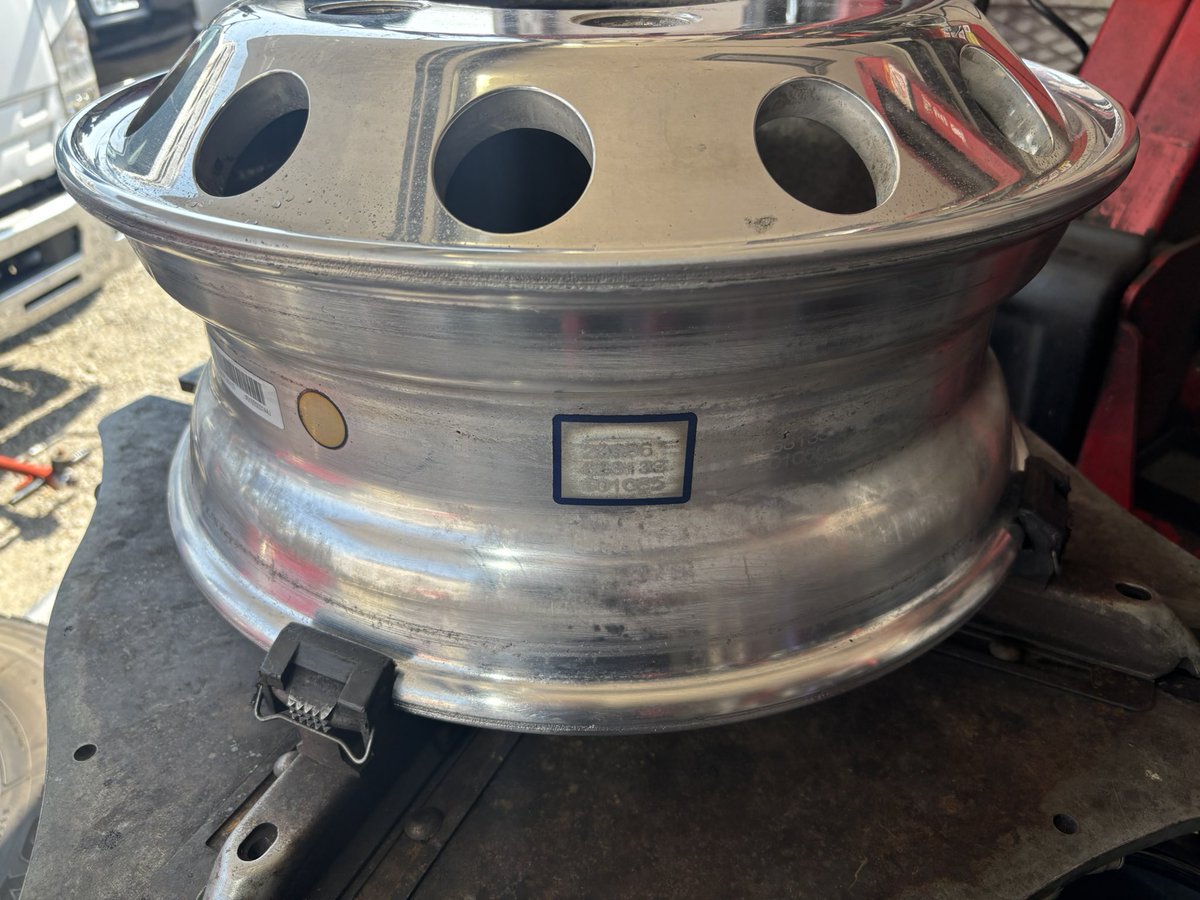 tire road service FREK tweet media