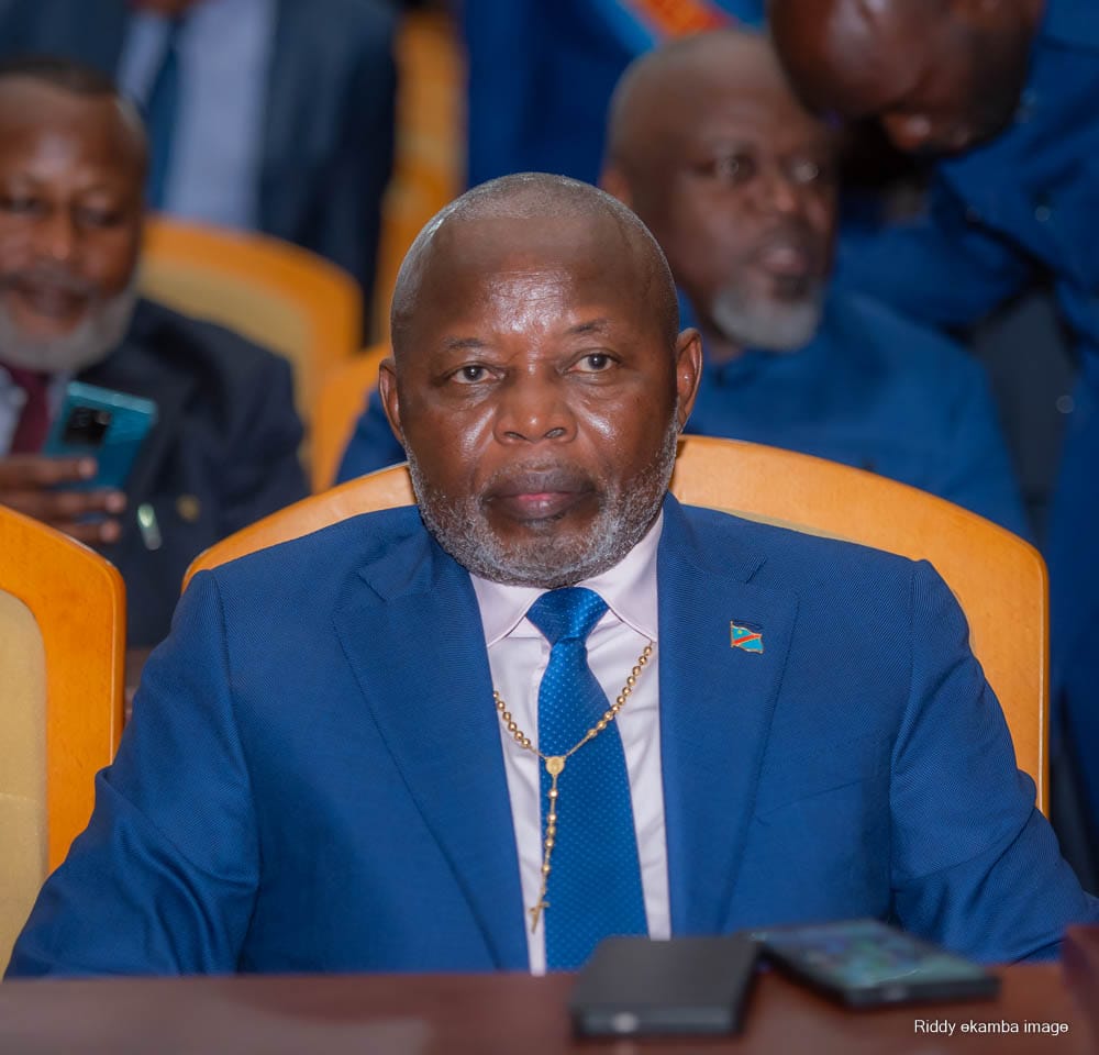 kirimwami51229's tweet image. 🇨🇩💯 Oui, il mérite notre soutien.
Un Leader aux #mains propres, fidèle à la #paix et non à l’#épée. Encore une fois, #VitalKamerhe montre son engagement pour la stabilité et la réconciliation. Le pacificateur jusqu’au bout. Les faits parlent d’eux-mêmes.

Hon #NafisaRamazaniUnc