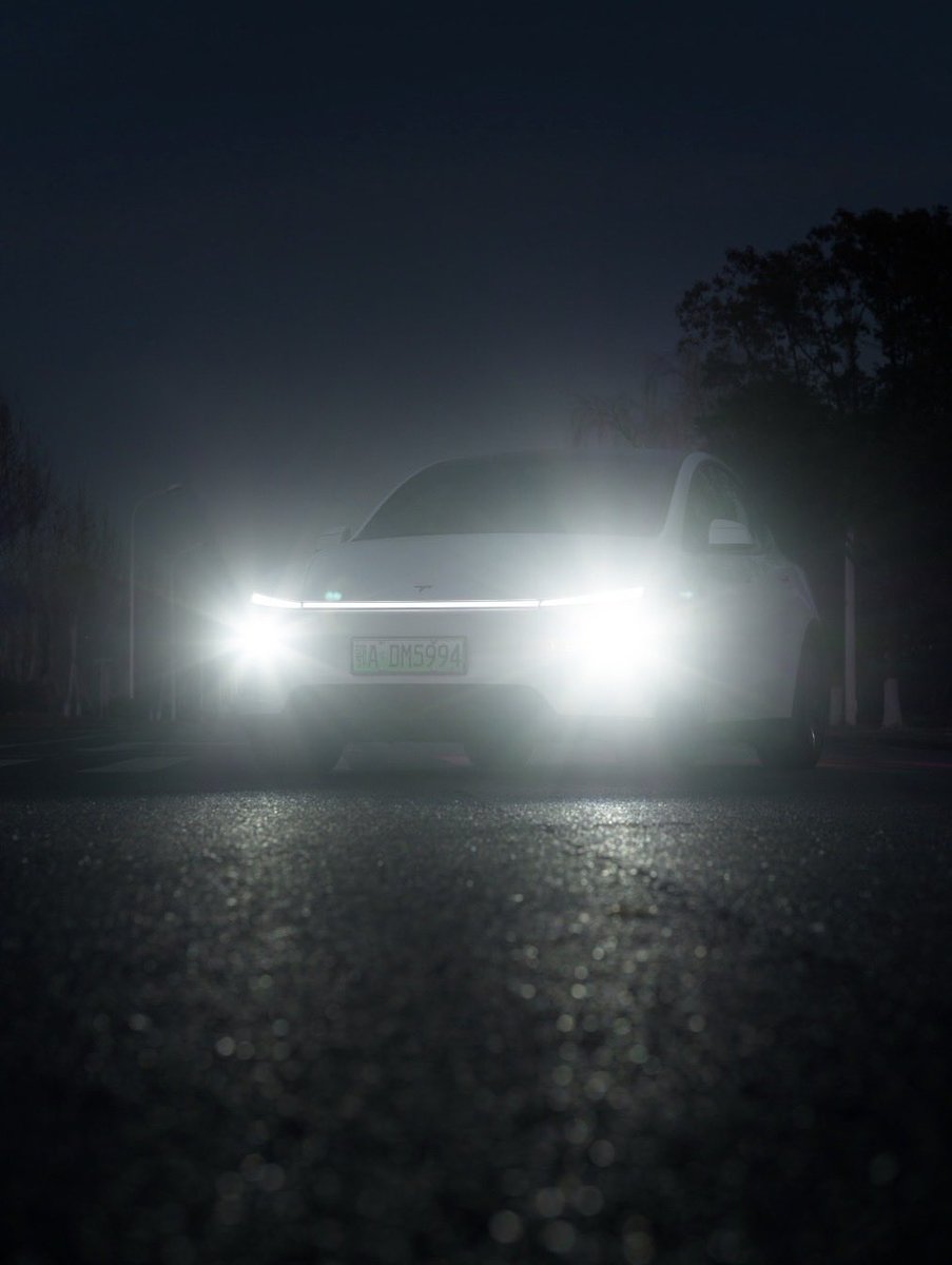 The Tesla Newswire tweet media