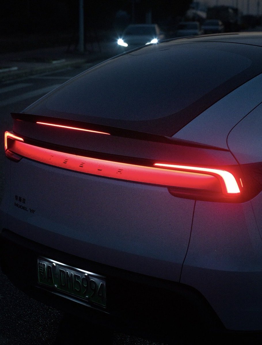 The Tesla Newswire tweet media