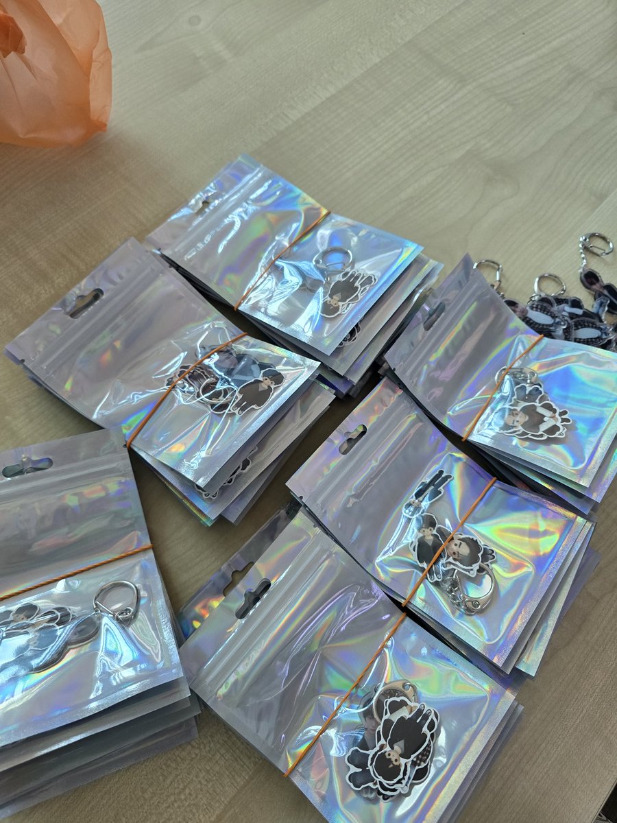 hnszlkfl's tweet photo. Freebies update! 🎁✨
Packed everything and I have around 60+ pieces to share!
Come find me at the concert and don’t be shy to say hi 🫶
First come first served! https://t.co/MTdK0WMimD