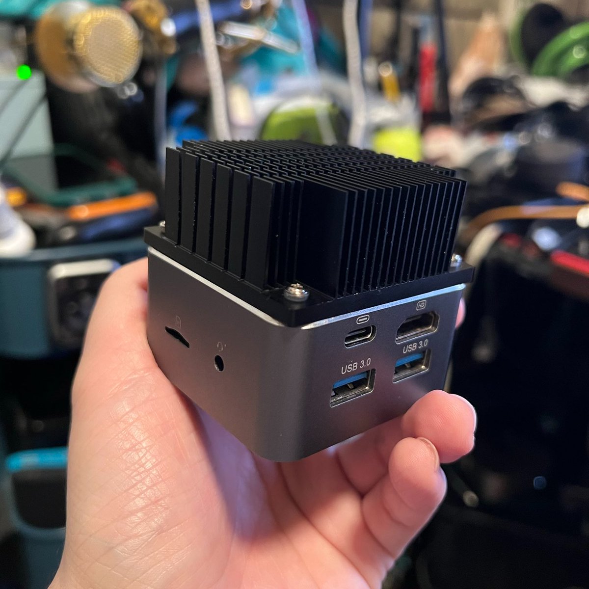 FanlessTech tweet media