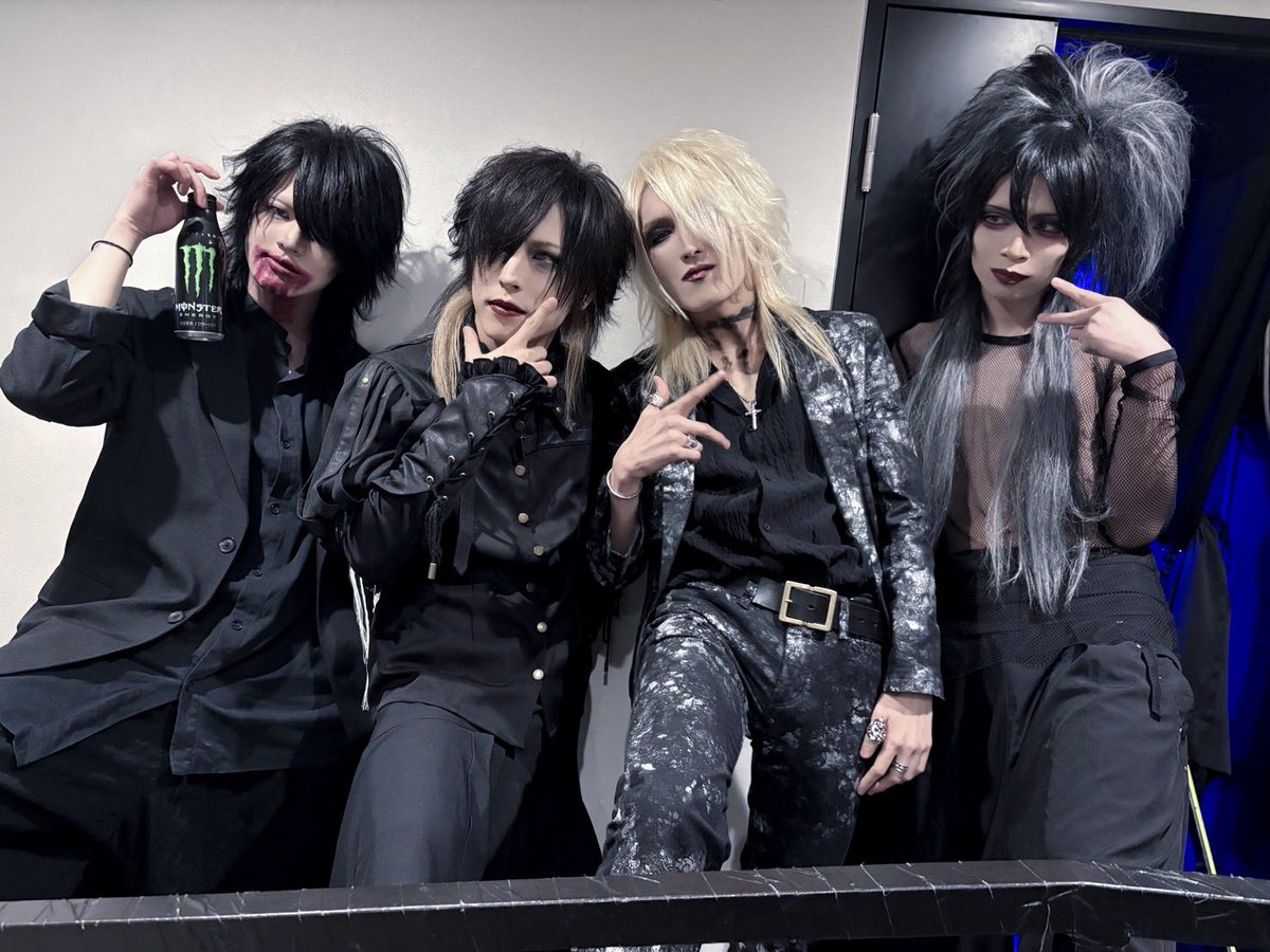 lessfear_info's tweet photo. 2026.3.17 心斎橋CLAPPER
LESSFEAR -SETLIST-
1.Scarlet
https://t.co/cbWq8XmbTw
2.嘴
https://t.co/5qgBx36GpV
3.残響
https://t.co/LYF1IE4kkf
4.Adage
https://t.co/g8gZOq2iL1
5.RAGE
https://t.co/Tx3apk0v97
ご来場いただきありがとうございました🐍
#lessfear https://t.co/GCAEVGMBTd