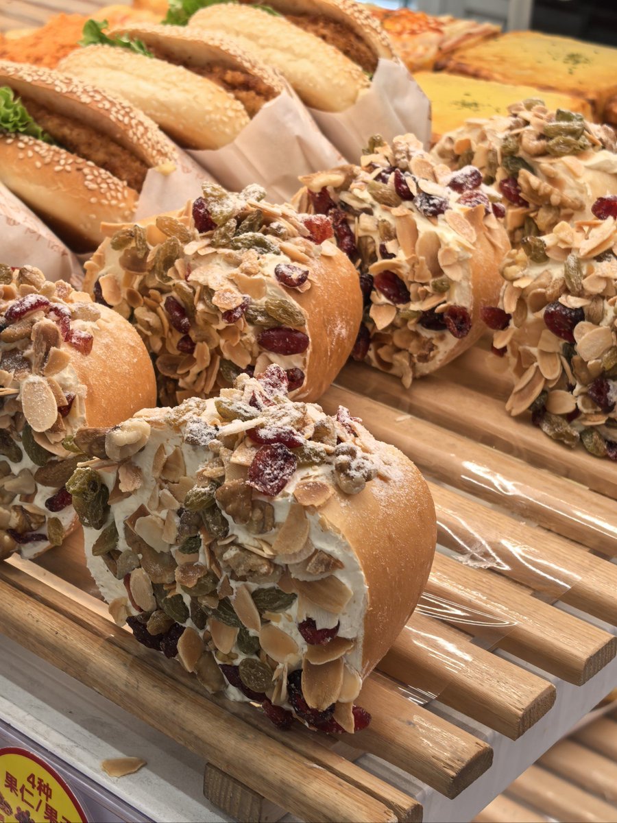 Mark Tembrevilla tweet media