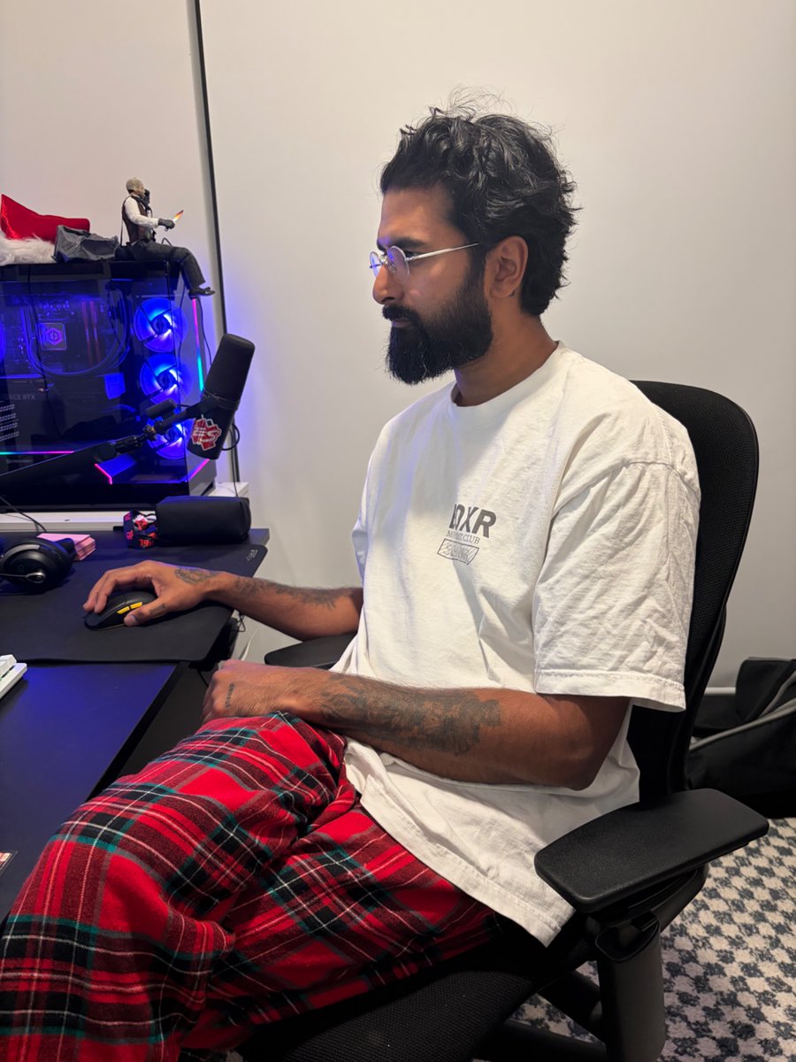 launders tweet media