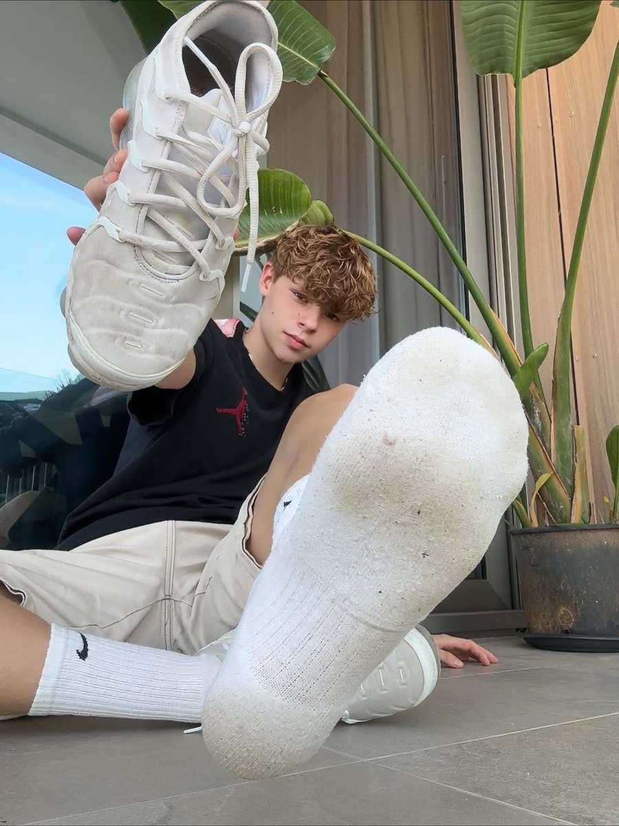starsoccer24's tweet photo. 🌈👅🌈😘🙃🔥 https://t.co/857tYhnSKM