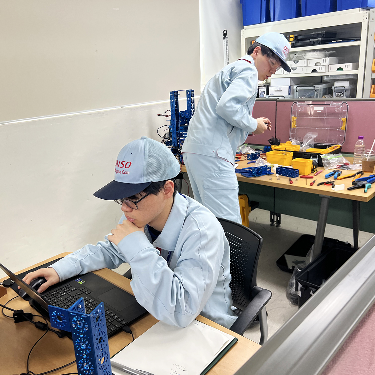 WorldskillsJ's tweet photo. Samsung Skills Invitation Friendship Challenge
第48回技能五輪国際大会 日本代表選手参戦！
「自律移動ロボット」職種
首藤 大輝 選手 &amp; 竹内 海晟 選手［株式会社デンソー］
#WorldSkillsJapan #WorldSkills #AutonomousMobileRobotics #WorldSkillsShanghai2026 #감사합니다 https://t.co/sazevWQYei
