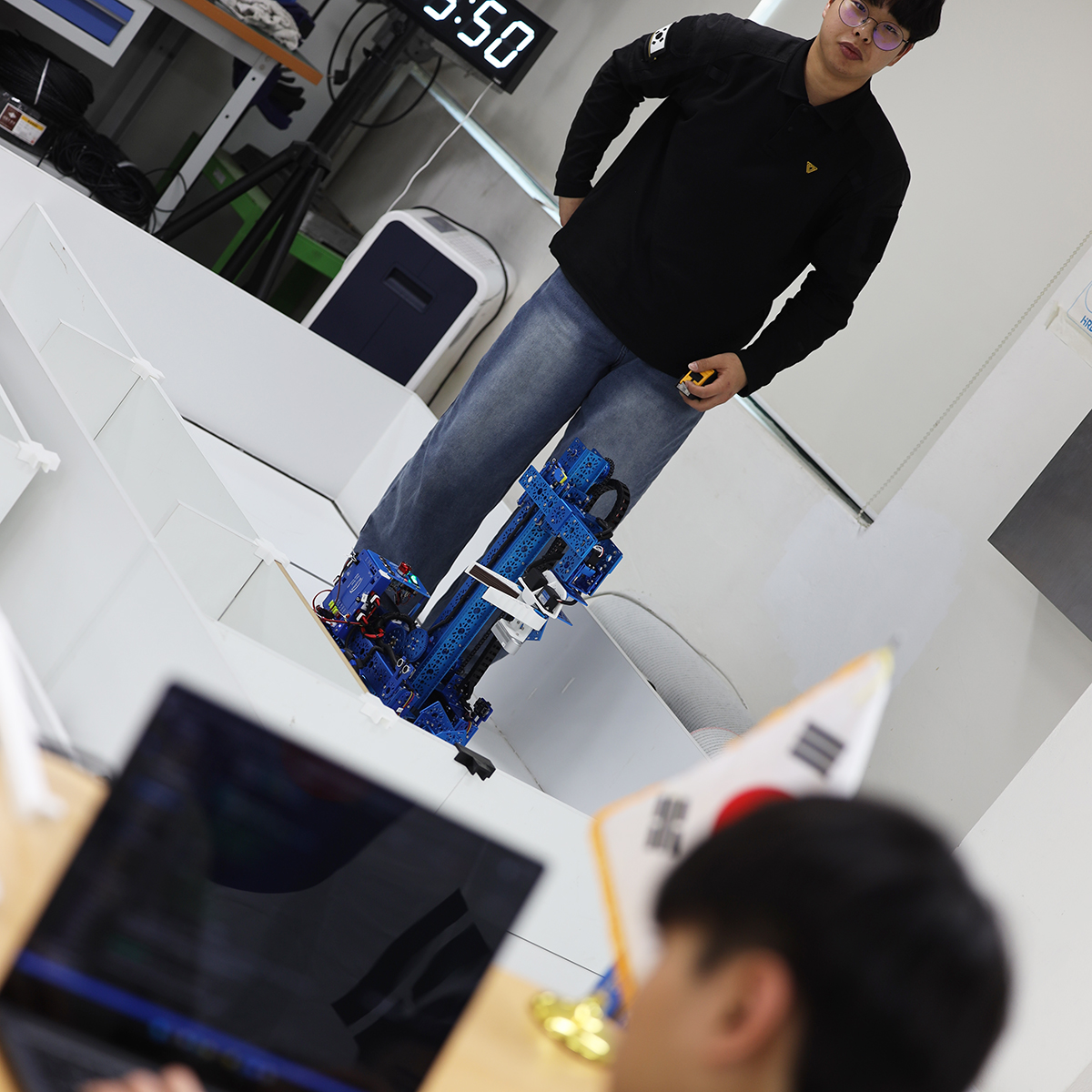 WorldskillsJ's tweet photo. Samsung Skills Invitation Friendship Challenge
第48回技能五輪国際大会 日本代表選手参戦！
「自律移動ロボット」職種
首藤 大輝 選手 &amp; 竹内 海晟 選手［株式会社デンソー］
#WorldSkillsJapan #WorldSkills #AutonomousMobileRobotics #WorldSkillsShanghai2026 #감사합니다 https://t.co/sazevWQYei