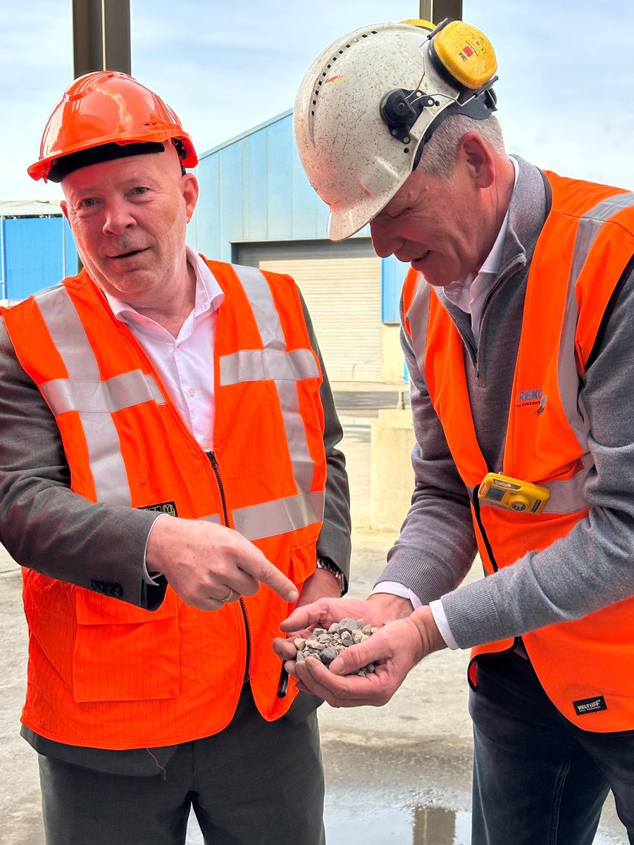 Robert Simons tweet media