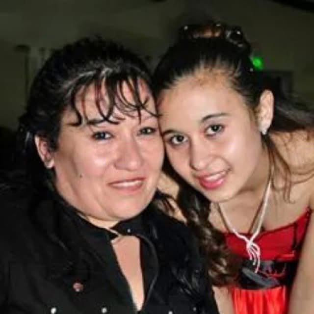 EveeMormont's tweet photo. Un 17 de enero que marcó mi vida para siempre 🥺😔
Te extraño y te pienso todos los días mamá 😔 
Era demasiado temprano para que nos dejaras, la teníamos que seguir luchando 😢 https://t.co/Z972mmmE1A