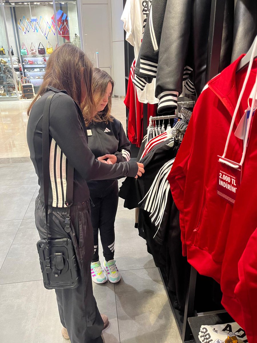 21 yıldır Engelsiz Kariyer, sosyal sürdürülebilirlik anlayışıyla kapsayıcı istihdamın öncüsü.

Adidas +1 Yetenek programına Down sendromlu yeni bir yeteneğin daha katıldığını paylaşmanın mutluluğunu yaşıyoruz. 🚀

Bir kişi için bile fark ediyorsa, her şeye değer. 💎