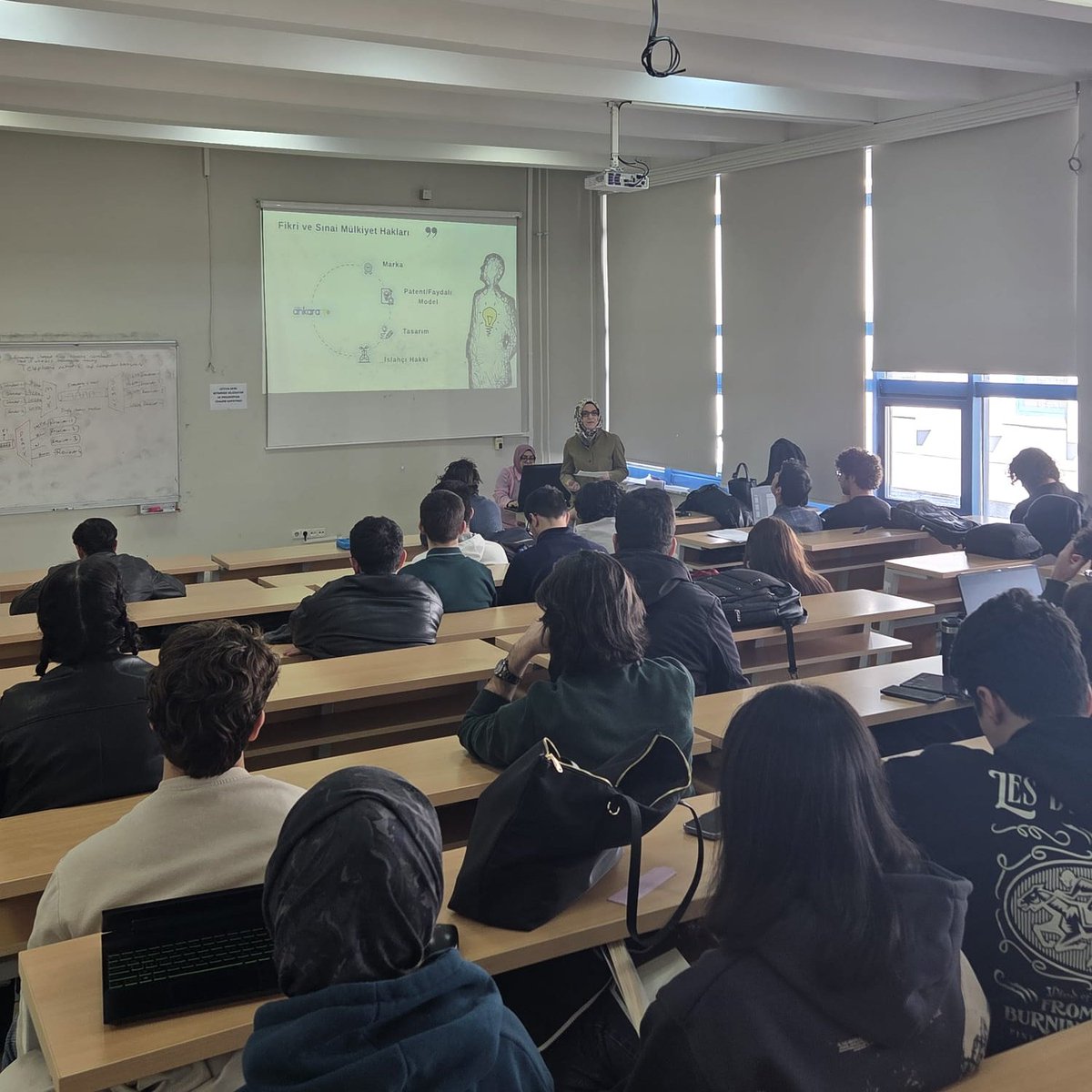 AnkaraTTO's tweet photo. Teknoloji Transfer Ofisi Koordinatörlüğü olarak Bilgisayar Mühendisliği Bölümü öğrencilerimizle Fikri Mülkiyet Süreçleri ve TÜBİTAK 2209-A/B Öğrenci Proje Destek Programları konusunda bilgiler paylaştık.
@AnkaraUni
@necdetunuvar
#GezenTTO https://t.co/RdeP5BDv9x