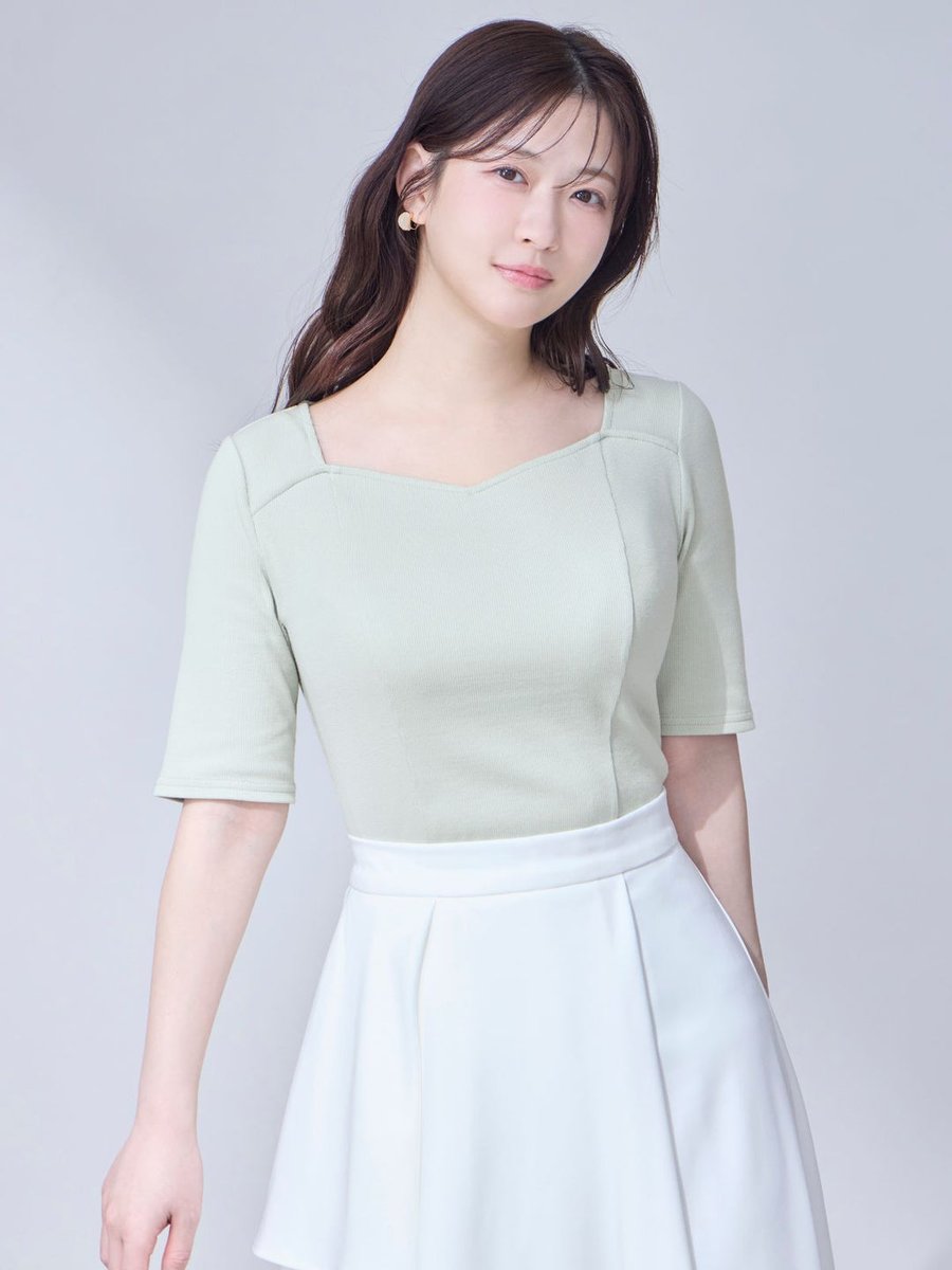 for_overe's tweet photo. ／ 
『乳がん予防・早期発見』
セルフチェック &amp; RTプレキャン
＼

胸が大きな女性のための
ハートネックパネルカットソー
2名様にプレゼント 🌿.∘

①当投稿をRT
②確率UP！引用orコメ
③バスト周りをセルフチェック
〆 3/19（thu）21時
overE公式 ピンクリボン https://t.co/KhAzLoOdsq