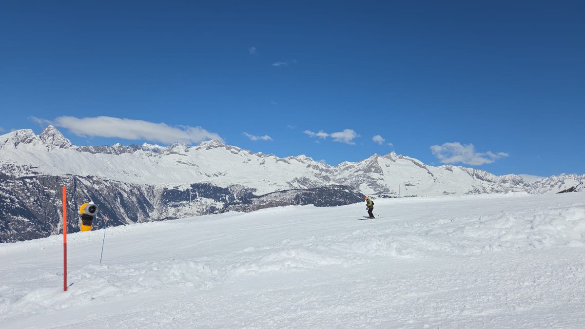 Alpenweerman's tweet photo. Skipiste #Rosswald (1800-2600m) vanmorgen
https://t.co/9hzn5dZWzH https://t.co/U9L0xfctn0