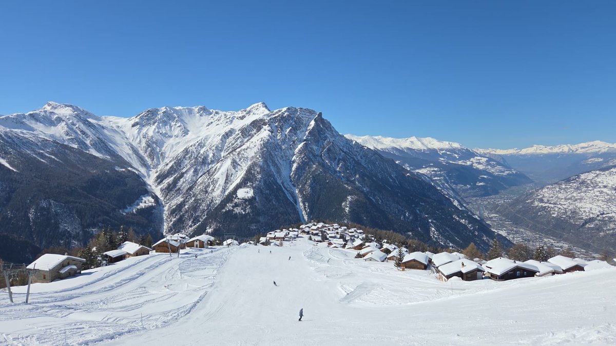 Alpenweerman's tweet photo. Skipiste #Rosswald (1800-2600m) vanmorgen
https://t.co/9hzn5dZWzH https://t.co/U9L0xfctn0