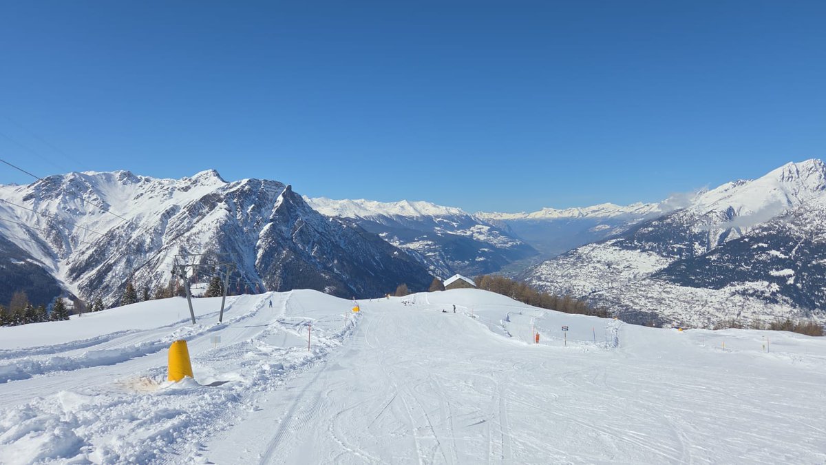 Alpenweerman's tweet photo. Skipiste #Rosswald (1800-2600m) vanmorgen
https://t.co/9hzn5dZWzH https://t.co/U9L0xfctn0