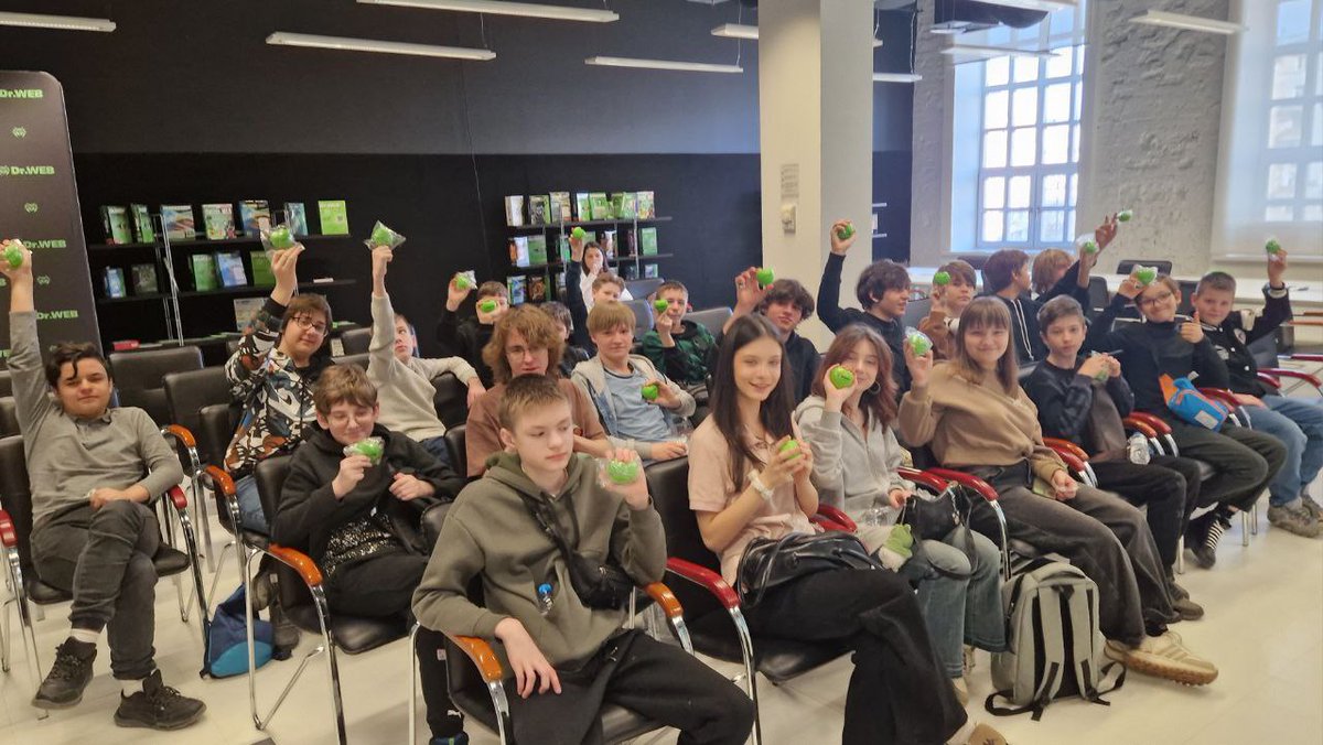 Dr.Web® tweet media