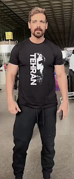 VenetiaSarll's tweet image. Here's today's post, rafties. Enjoy! 😍🥰😊
thequeensraft.wordpress.com/2026/03/17/air…
I'll blog again on THURSDAY. Take care, all. 🤗
@TheJohnAbraham #JohnAbraham #Force3 #ThrowbackTuesday