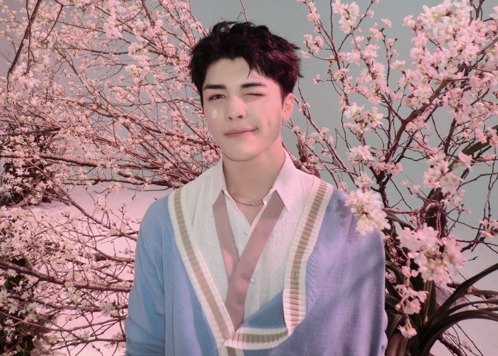 𝑟𝑖𝑎 tweet media