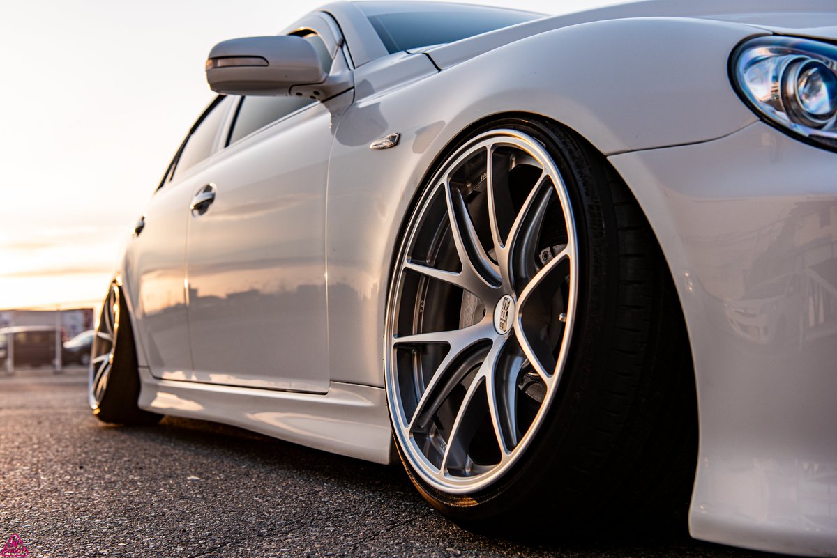 普段履きでさらっとBBSの仕様
225/35ってサイズ初めて履いたけど、車高もツラも程よくいい感じ✌️
LM狙ってたけどRS-GTの方がコンセプトからずれず正解だった

言語化できないけどやっぱBBSっていいね🫶

ただゴールドがキャリパーとはあってないから、やっぱいずれダイアモンドシルバー